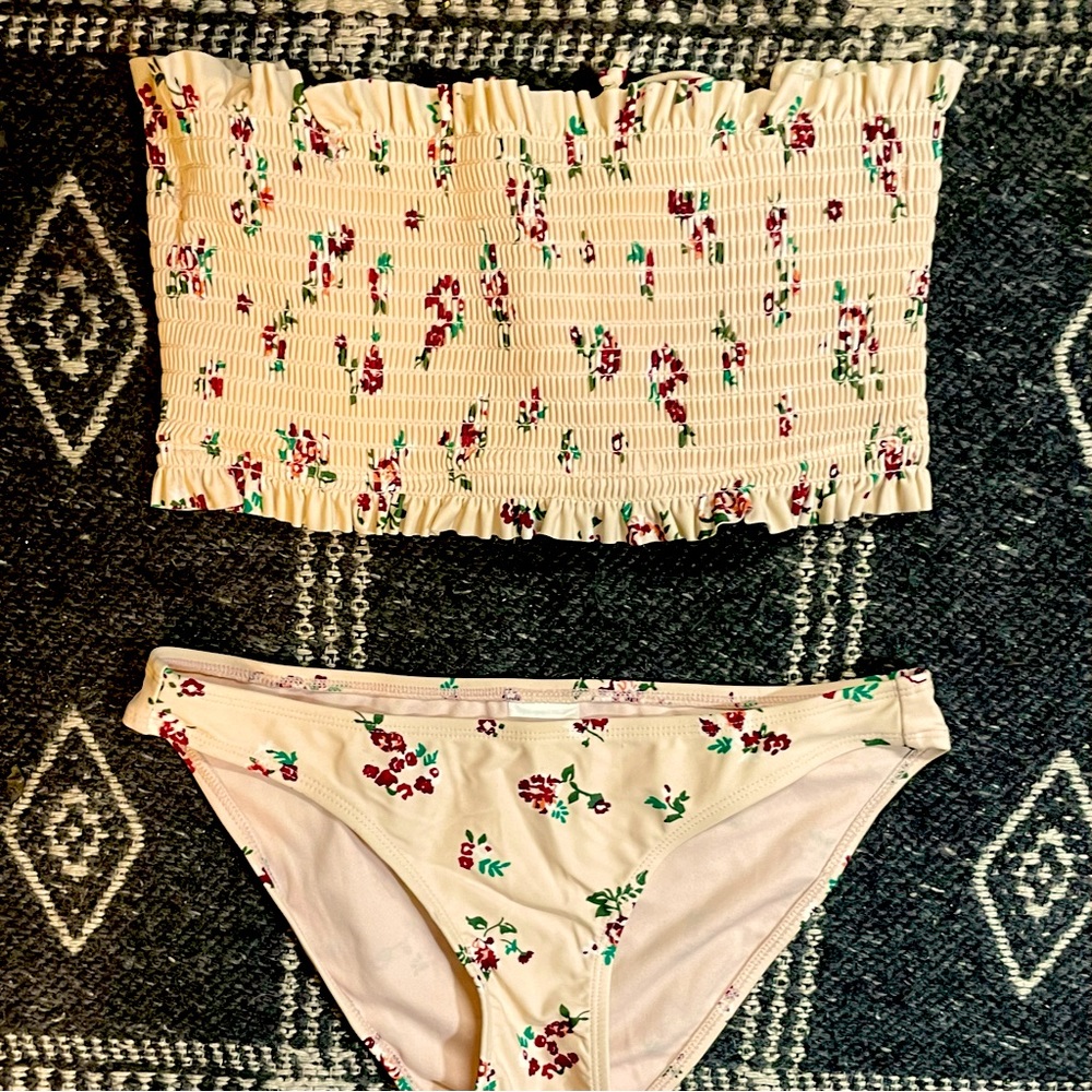 Xhilaration flower bikini | Top- Size Medium | Bottoms- Size Small